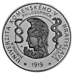 Strieborná zberateľská minca v hodnote 10 eur k 100. výročiu založenia Univerzity Komenského v Bratislave
Univerzity boli od svojich prvopočiatkov považované za stánky vzdelávania a vedy a za reprezentantov kultúrnej vyspelosti národa a štátu. Prvá slovenská vysoká škola univerzitného typu – Univerzita Komenského – začala svoju činnosť v Bratislave koncom roka 1919. Prvou fakultou, ktorá otvorila brány vzdelávania slovenským študentom bola Lekárska fakulta UK. Právnická a filozofická fakulta začali svoju činnosť o dva roky neskôr (1921), prírodovedecká až v roku 1940. Významnú úlohu pri vzniku univerzity zohrali učitelia a vedeckí pracovníci z Čiech, najmä z pražskej Karlovej univerzity, ktorí spoločne so slovenskými kolegami prijali výzvu budovať najvyššiu slovenskú vedeckú a vzdelávaciu inštitúciu. V súčasnosti je univerzita medzinárodne uznávanou vzdelávacou a vedeckou inštitúciou. Má 13 fakúlt, na ktorých študuje takmer 24 tisíc študentov.