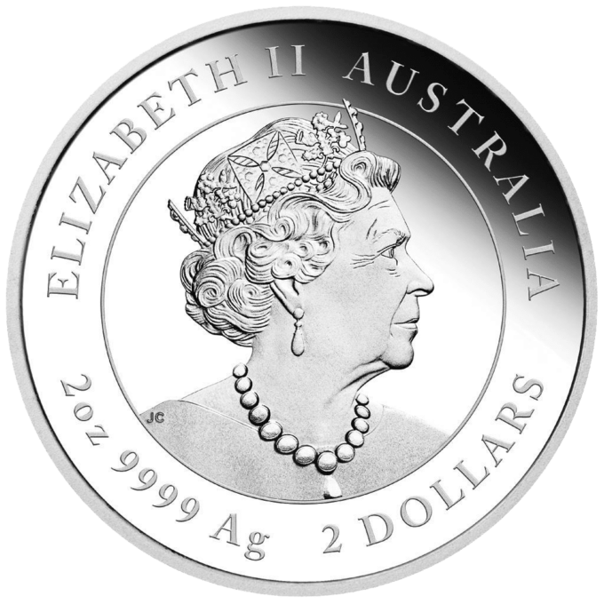 Nová sada mincí austrálskej lunárnej série III Perth Mint je venovaná roku Vola. Vôl je po myši druhým zvieraťom v čínskom kalendári zverokruhu. Druhé vydanie 12-ročnej série Lunar III obsahuje obraz vola a jeho teľaťa stojaceho na brehu rieky vo vidieckom prostredí. V dizajne sú tiež zahrnuté čínske znaky pre „Ox“, nápis „OX 2021“ a tradičná značka mincovne Perth „P“. Voly majú obrovskú pracovnú silu a sú najstaršími zdokumentovanými ťažnými zvieratami, ktoré sa používajú v poľnohospodárstve a iných oblastiach. Tí, ktorí sa narodili v znamení čínskeho vola, sú považovaní za priateľských, inteligentných, čestných a spoľahlivých. Vyznačujú sa vysokou pracovnou morálkou, logickým myslením a vyrovnanosťou. Na zadnej strane je portrét kráľovnej Alžbety II., nominálna hodnota a rýdzosť. Limitovaná sada v kvalite proof sa dodáva v originálnom balení vrátane očíslovaného certifikátu pravosti od spoločnosti Perth Mint.