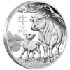 Nová sada mincí austrálskej lunárnej série III Perth Mint je venovaná roku Vola. Vôl je po myši druhým zvieraťom v čínskom kalendári zverokruhu. Druhé vydanie 12-ročnej série Lunar III obsahuje obraz vola a jeho teľaťa stojaceho na brehu rieky vo vidieckom prostredí. V dizajne sú tiež zahrnuté čínske znaky pre „Ox“, nápis „OX 2021“ a tradičná značka mincovne Perth „P“. Voly majú obrovskú pracovnú silu a sú najstaršími zdokumentovanými ťažnými zvieratami, ktoré sa používajú v poľnohospodárstve a iných oblastiach. Tí, ktorí sa narodili v znamení čínskeho vola, sú považovaní za priateľských, inteligentných, čestných a spoľahlivých. Vyznačujú sa vysokou pracovnou morálkou, logickým myslením a vyrovnanosťou. Na zadnej strane je portrét kráľovnej Alžbety II., nominálna hodnota a rýdzosť. Limitovaná sada v kvalite proof sa dodáva v originálnom balení vrátane očíslovaného certifikátu pravosti od spoločnosti Perth Mint.