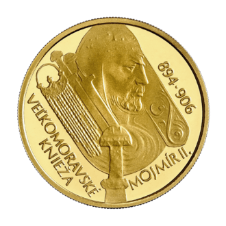 Veľkomoravský panovník Mojmír II.
Pamätná zlatá minca v hodnote 5 000 Sk 
Mojmír II., starší z dvoch synov veľkomoravského panovníka Svätopluka I., sa narodil po roku 871 a veľkomoravským kniežaťom sa stal po otcovej smrti roku 894. Mladý panovník nevedel udržať rozsiahlu ríšu a postupne stratil viaceré územia. V roku 896 sa ako spojenci vo veľkomoravskom Potisí usídlili Maďari. Krajinu poškodzovali spory Mojmíra s bratom Svätoplukom II., ktorého podporovali Bavori. Vojenská konfrontácia skončila v roku 899 víťazstvom Mojmíra, prispela však k jeho vojenskému oslabeniu. Úspechom bol príchod pápežských legátov, ktorí vysvätili nového moravského arcibiskupa a troch biskupov. Vlastná cirkevná jurisdikcia podporovala panovníka. Po príchode ďalších Maďarov do Potisia skončilo ich spojenectvo s Moravanmi a v roku 900 na Veľkú Moravu zaútočili. Mojmír zanechal spory s Bavormi a v roku 901 s nimi uzavrel protimaďarské spojenectvo. Silný maďarský útok v roku 906 však veľkomoravský štát rozvrátil. Je pravdepodobné, že Mojmír II., posledný veľkomoravský panovník, zahynul pri obrane krajiny okolo roku 906.