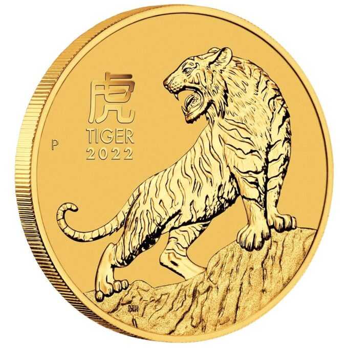 Nová sada mincí na rok 2022 z austrálskej lunárnej série III od Perth Mint je venovaná roku Tigra.
Tiger je tretie zviera v čínskom kalendári zverokruhu. Toto tretie vydanie 12-ročnej série Lunár III zobrazuje malé tigríča, ktoré kráča po stopách svojho hrdého rodiča skalnatým a bambusom pokrytým terénom. Dizajn mince tiež obsahuje čínsky znak pre „Tiger“, nápis „TIGER 2022“ a tradičnú značku mincovne „P“.
Na reverze je portrét kráľovnej Alžbety II., ako aj denominácia a rýdzosť. Zatiaľ čo v africkom a európskom regióne je lev považovaný za „kráľa džungle“, v ázijskom regióne je tento status pripisovaný tigrovi - v neposlednom rade kvôli jeho kráse a mimoriadnej sile. Tí, ktorí sa narodili v znamení tigra v rokoch 2022, 2010, 1998, 1986, 1974, 1962 a každých 12 rokov predtým, sú považovaní za citlivých, emocionálnych a premýšľavých. Tiger vo všeobecnosti znamená odvahu, oduševnenosť a statočnosť a ako rodený vodca vyniká v súkromnom ako aj profesionálnom živote. Tigre sú veľmi zamerané na úspech, ale môžu byť tiež náchylné k netrpezlivosti.
Táto minca „Rok tigra 2022“ je vyrazená z 1/10 unce 99,99% rýdzeho zlata. Minca sa dodáva v ochrannej kapsule na mince.
 