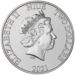 Po veľkom úspechu prvých dvoch mincí pripomínajúcich klasiku od Disney ™ „Leví kráľ“ uviedla novozélandská mincovňa tretie vydanie v obľúbenej sérii, ktorá bude určite pokračovať.
Ročne sa opakujúca séria obsahuje meniace sa motívy z téjto úspešnej inscenácie od Disney ™ (filmovej a hudobnej). Vydanie série Lion King 2021 je venované jednej z kľúčových scén tohto animovaného filmu a síce spev našich hrdinov piesne „Hakuna Matata“, ktorá zobrazuje dospelého Simbu, ako kráča so svojimi priateľmi Timonom a Pumbom po spadnutom kmeni stromu. Pozadiu dominuje spln na oblohe. V priebehu hudobnej montáže malý Simba rastie z dieťaťa na dospelého leva. Dizajn mince tiež obsahuje oficiálne logo Disney ™. Limitovaná minca bola vyrazená z čistého striebra 99,9% a dodáva sa voľne bez balenia.
INFO: Pri kúpe 25 mincí sú mince dodané v originálnej tube od novozélandskej mincovne. Pri kúpe 250 mincí sú mince doručené v originálnom balení Monsterbox.
 