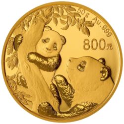 Čínska panda je nepochybne najpopulárnejšou a najlegendárnejšou mincou. Vďaka každoročne sa meniacim motívom sú čínske mince Panda veľmi populárne medzi investormi a zberateľmi. Motív ročníka 2021 ukazuje v popredí pandu veľkú. V pozadí je mladá Panda šplhajúca sa po eukalyptovom strome. Na rube je každoročne identický obraz slávneho Nebeského chrámu v Pekingu. Národný symbol Číny je súčasťou svetového dedičstva UNESCO od roku 1998. Panda veľká, ktorá pochádza z Číny, je považovaná za symbol šťastia a všeobecne znamená harmóniu a trpezlivosť. Táto zlatá minca Pandy z Čínskej ľudovej banky sa dodáva v luxusnej drevenej etue spolu s certifikátom.