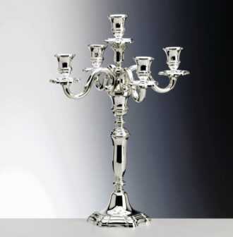 Svietnik z rýdzeho striebra 5-ramennýVýška: 43 cmTyp materiálu: striebro 925/1000 Typ povrchovej úpravy: leštenáVáha: 1050gramov Vhodné do umývačky riadu: áno