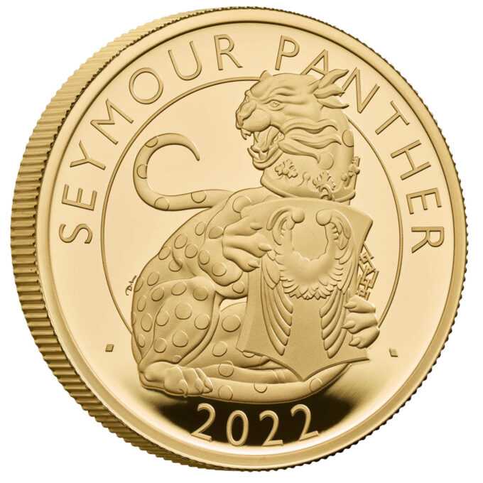 Investujte do novej kolekcie produktov z dielne Britskej mincove inšpirovanej kráľovskými Tudorovcami. 
Seymour Panther je jedným z desiatich heraldických stvorení, ktoré strážia priekopu pred palácom Hampton Court v podobe hrôzostrašných sôch. Stelesňujú silu dynastie Tudorovcov a symbolizujú predkov Henricha VIII. a jeho tretej manželky Jane Seymourovej. Tradícia mýtických zvierat reprezentujúcich hodnoty a črty kráľovstva sa začala stáročia skôr, keď sa na vlajkách a transparentoch na bojisku objavovali heraldické bytosti, aby zjednotili a nasmerovali armády ako aj vniesli strach do nepriateľa.
Reverz mince od Davida Lawrencea zobrazuje "zver" zvanú Seymour Panther z vodného mosta v Royal Beasts of Hampton Court Palace. Na líci mince tejto série je ako vždy portrét Jej veličenstva kráľovnej od Jody Clarkovej.