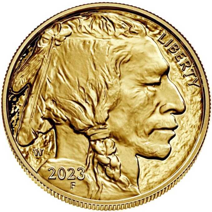 Americká zlatá minca „Buffalo“ 2023 bola vyrazená z jednej unce 99,99 rýdzeho zlata. Na zlatej minci od americkej mincovne je americký bizón prevzatý z pôvodného rubu klasického „nikláku“ Buffalo. V dizajne sú tiež nápisy „SPOJENÉ ŠTÁTY AMERICKÉ“, „1OZ 0,9999 FINE GOLD“ a „50 $“. Na zadnej strane je z profilu americký indián. Tento portrét, ktorý bol prvýkrát videný taktiež na „nikláku“ Buffalo z roku 1913, navrhol James Earle Fraser.
Zlatá americká minca „Buffalo“, ktorá bola prvýkrát vydaná v roku 2006, sa rýchlo stala populárnou investičnou mincou. Zlatá minca sa dodáva voľne bez obalu.