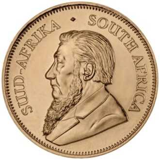 Krugerrand sa považuje nielen za absolútnu klasiku medzi zlatými mincami, ale aj za nadčasový symbol charakteristického dedičstva Južnej Afriky.
Ikonická zlatá minca z Južnej Afriky bola prvýkrát vydaná v roku 1967 a v roku 2017 oslávila svoje 50. výročie. Vydanie 2023 vyrazila juhoafrická mincovňa z unce zlata v UNC kvalite a má priemer 32,60 mm. Rubová strana tradične zobrazuje profil prvého prezidenta Juhoafrickej republiky z rokov 1882-1902 Paula Krugera. Na druhej strane mince je vyobrazená antilopa, zviera, ktoré vytvára veľké stáda na suchých nížinách v južnej Afrike. Je to jedinečný motív rozpoznania každej mince Krugerrand.
Zlaté mince sa dodávajú voľne bez obalu.