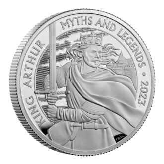 Investujte do legendy britského folklóru, pretože príbeh o kráľovi Artušovi inšpiruje najnovšiu sériu troch mincí v rámci zbierky venovanej mýtom a legendám. Bájny kráľ zdobí prvú mincu novej série, pričom Merlin a Morgan le Fay sa plánujú objaviť na druhej a tretej minci.
Legenda o kráľovi Artušovi sa prvýkrát objavila vo waleských stredovekých kronikách deviateho a desiateho storočia a zostáva jednou z najikonickejších postáv britskej mytológie. Legenda sa v priebehu vekov vyvíjala s rôznymi príbehmi, ktoré ponúkajú zobrazenia Artura, ktoré siahajú od divokého bojovníka brániaceho Britániu pred saskými útočníkmi až po vznešeného vodcu rytierov okrúhleho stola, ktorý stelesňuje hodnoty rytierskej spoločnosti.
Dizajn, ktorý vytvoril skúsený ilustrátor David Lawrence, zobrazuje kráľa Artuša držiaceho Excalibur, svoj legendárny meč. V pozadí je vidieť hrad Camelot, domov rytierov okrúhleho stola a ich vznešeného vodcu. 
Každá minca, vyrazená z rýdzeho striebra 999, je dokončená podľa štandardu kráľovskej mincovne v kvalite PROOF. 
Limitovaná edícia v počte 510 kusov!