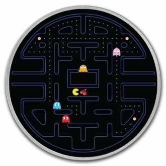 PAC-MAN je arkádová videohra pôvodne vydaná v roku 1980 spoločnosťou Bandai Namco Entertainment Inc. 
Akonáhle bol PAC-MAN oficiálne predstavený v USA v októbri 1980, získal si oveľa väčšiu popularitu ako v Japonsku. V roku 2005 získalhrací automat titul „najúspešnejší herný automat na mince“ od Guinnessovej knihy rekordov. PAC-MAN prechádza bludiskom a zbiera PAC-DOTs. V pôvodnom bludisku bolo 240 PAC-DOT a 4 POWER PELLETS. Po zozbieraní všetkých bodiek PAC-MAN prechádza do ďalšej fázy a náročnosť sa zvyšuje.
O spoločnosti Bandai Namco Entertainment America Inc.
Bandai Namco Entertainment America Inc., súčasť skupiny Bandai Namco Group, je popredným globálnym vydavateľom a vývojárom interaktívnej zábavy pre hlavné videoherné konzoly, PC, online a mobilné platformy. Spoločnosť je známa vytváraním mnohých obľúbených klasických franšíz v tomto odvetví, ako sú PAC-MAN®, GALAGA®, TEKKEN®, SOULCALIBUR® a ACE COMBAT®, a vydávaním kriticky uznávanej série DARK SOULS™ a trháku ELDEN RING™. Bandai Namco Entertainment America Inc. je tiež popredným vydavateľom na západnej pologuli pre videohry založené na anime vrátane GUNDAM™, NARUTO SHIPPUDEN™, DRAGON BALL™ a ONE PIECE®. Bandai Namco Entertainment America Inc. má sídlo v Irvine v Kalifornii. Viac informácií o spoločnosti a jej produktoch nájdete na https://www.bandainamcoent.com.