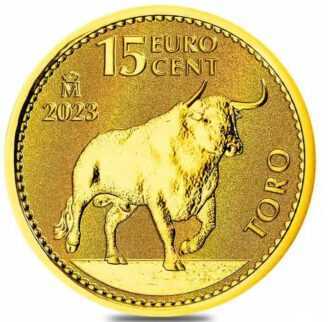 Táto minca v kvalite Reverse Proof obsahuje 1/10 trójskej unce rýdzeho zlata 0,9999. Táto minca, ktorú vyrobila Kráľovská španielska mincovňa (Real Casa de la Moneda), má nominálnu hodnotu 15 eurocentov.
Účelom série mincí 1/10 Spanish Bullion je predviesť a osláviť aspekty španielskej kultúry a dedičstva. Po verzii z roku 2022, ktorá bola venovaná rysovi iberskému, táto zlatá minca vzdáva hold býkovi. V španielskej kultúre sa hovorí, že býk predstavuje silu, moc a statočnosť. Robustné zviera bolo v priebehu storočí zobrazované v rôznych formách literatúry a umenia.
Averz: Vitríny dvoch zobrazení zemských pologúľ s korunou nad oboma medzi Herkulovými stĺpmi. Nápisy: „PLUS VLTRA“, „FELIPE VI REY DE ESPANA“, „1 ONZA“ a „999,9 ORO“.
Reverz: Zobrazuje silný obraz býka pochodujúceho vpred. Nápisy znejú: „TORO“, „15 EURO CENT“, značka mincovne „M“ a rok razby.Zlatá minca je dodávaná v ochrannej kapsule.