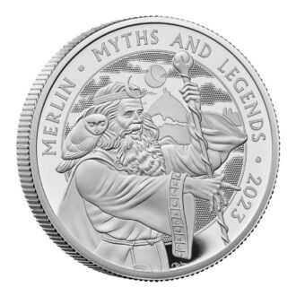 Investujte do legendy britského folklóru, pretože príbeh o kráľovi Artušovi inšpiruje najnovšiu sériu troch mincí v rámci zbierky venovanej mýtom a legendám. Bájny kráľ zdobí prvú mincu novej série, pričom Merlin a Morgan le Fay sa plánujú objaviť na druhej a tretej minci.
Legenda o kráľovi Artušovi sa prvýkrát objavila vo waleských stredovekých kronikách deviateho a desiateho storočia a zostáva jednou z najikonickejších postáv britskej mytológie. Legenda sa v priebehu vekov vyvíjala s rôznymi príbehmi, ktoré ponúkajú zobrazenia Artura, ktoré siahajú od divokého bojovníka brániaceho Britániu pred saskými útočníkmi až po vznešeného vodcu rytierov okrúhleho stola, ktorý stelesňuje hodnoty rytierskej spoločnosti.
Dizajn, ktorý vytvoril skúsený ilustrátor David Lawrence, zobrazuje bájneho čarodeja Merlina, ako zviera magickú palicu, na opasku má pripevnený zlatý kosák a na ramene má posadenú sovu.
Každá minca, vyrazená z rýdzeho striebra 999, je dokončená podľa štandardu kráľovskej mincovne v kvalite PROOF. 
Limitovaná edícia v počte 510 kusov!