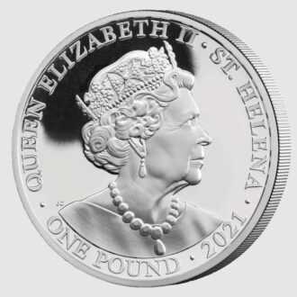 Strieborná minca z roku 2021 „Truth“ 1oz
Predstavujeme druhú mincu z novej série 6 ks mincí.
Druhá minca v tejto veľkolepej sérii zobrazuje Pravdu. Základný princíp, dôležitosť úprimnosti a pravdivého správania ako základnej cnosti, možno priamo pripísať samotnej kráľovnej Viktórii. V modernej dobe je o kráľovnej Alžbete II známe, že má presvedčivý zmysel pre seba ako duchovnú bytosť, ktorá hľadá a hľadá pravdu.
Alegorická prezentácia šiestich cností kráľovnej bola prvýkrát predstavená na Viktóriinom pamätníku, ktorý sa nachádza pred Buckinghamským palácom. Okrídlený anjel víťazstva, navrhnutý po smrti kráľovnej Viktórie v roku 1901, je zobrazený na samom vrchu pamätníka a pri jej nohách sa krčia alegorické postavy Odvahy a Stálosti. Odvaha nosí prilbu a palicu, zatiaľ čo Constancy drží lodný kompas a obe majú plášte vejúce vo vánku. Pod nimi stoja personifikácie spravodlivosti, pravdy a lásky.
VINCIT OMNIA VERITAS - Pravda víťazí nad všetkým
Každý klasický alegorický dizajn zahŕňa stelesnenie kráľovnej Viktórie a kráľovnej Alžbety II. Tieto cnosti sú široko uznávané ako princípy založené kráľovnou Viktóriou vo viktoriánskom veku a dodnes ich presadzuje kráľovná Alžbeta II., a tak dnes zostávajú základnými cnosťami britského národa.
- Víťazstvo- Pravda- Dobročinnosť- Spravodlivosť- Odvaha- Stálosť