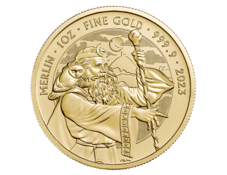 Investujte do legendy britského folklóru, pretože príbeh o kráľovi Artušovi inšpiruje najnovšiu sériu troch mincí v rámci zbierky venovanej mýtom a legendám. Bájny kráľ zdobí prvú mincu novej série, pričom Merlin druhú a Morgan le Fay sa plánuje objaviť na tretej minci.
Legenda o kráľovi Artušovi sa prvýkrát objavila vo waleských stredovekých kronikách deviateho a desiateho storočia a zostáva jednou z najikonickejších postáv britskej mytológie. Legenda sa v priebehu vekov vyvíjala s rôznymi príbehmi, ktoré ponúkajú zobrazenia Artura, ktoré siahajú od divokého bojovníka brániaceho Britániu pred saskými útočníkmi až po vznešeného vodcu rytierov okrúhleho stola, ktorý stelesňuje hodnoty rytierskej spoločnosti.
Dizajn, ktorý vytvoril skúsený ilustrátor David Lawrence, zobrazuje bájneho čarodeja Merlina, ako zviera magickú palicu, na opasku má pripevnený zlatý kosák a na ramene má posadenú sovu.