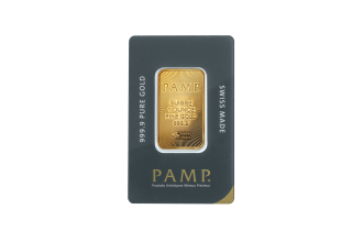 Novo prepracovaný PAMP Suisse 999,9 1oz zlatý ingot je vyrobený podľa najvyšších štandardov kvality a umenia, pre ktoré je značka PAMP známa a dôveryhodná na celom svete.
Každá tehlička je akreditovaná Švajčiarskym federálnym úradom, je individuálne zaregistrovaná a zapečatená v ochrannom obale CertiPAMP™ s integrovaným oficiálnym certifikátom skúšky, ktorý zaručuje obsah a hmotnosť rýdzeho drahého kovu a je chránený snímateľnou fóliou.
Dizajn zadnej strany je prispôsobený pôvodnému zakladajúcemu logu PAMP zaznamenanému v jeho archívoch a vyznačuje sa centrálnym štvorcom rámujúcim svetoznámy charakteristický znak štyroch inicializovaných matríc, ktoré spolu tvoria názov PAMP. Zlatý ingot PAMP Suisse 1oz, sa trblieta so svetlo lámajúcimi mikro ryhami vychádzajúcimi zo stredu. Ako bezpečnostný prvok sa používa pokročilá laserová technológia na mikrogravírovanie „PAMP Suisse“ nepretržite pozdĺž centrovaného štvorcového okraja, ktorý je viditeľný iba pri pohľade cez lupu alebo klenotnícku lupu.