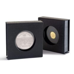 2982501-airbox-view-coin-etui-with-display-function-for-1-quadrum-capsule-black-jpg Čierna mincová etua vyrobená z pevného kartónu na kapsule QUADRUM.