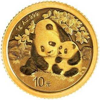 Čínska panda je nepochybne najpopulárnejšou a najlegendárnejšou zlatou mincou. Vďaka každoročne sa meniacim motívom sú čínske mince Panda veľmi populárne medzi investormi a zberateľmi.
Motívom mince roku 2024 je dospelá panda, ktorá sa s láskou stará o svoje mláďa, ako aj kamene a konáre s listami v pozadí.
Na rube je každoročne identický obraz slávneho Nebeského chrámu v Pekingu. Národný symbol Číny je súčasťou svetového dedičstva UNESCO od roku 1998. Panda veľká, ktorá pochádza z Číny, je považovaná za symbol šťastia a všeobecne znamená harmóniu a trpezlivosť.
Zlaté mince Panda od Čínskej ľudovej banky sa dodávajú zapečatené v pôvodnej plastovej fólii.