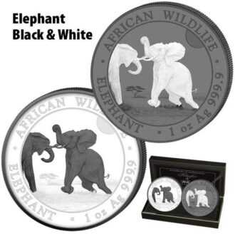 Táto „Black & White“ sada mince „Somalian Elephant“ je vyhotovená z dvoch mincí slon 2024 - populárnej africkej divočiny. Jedna minca s čiernym pozadím a druhá s bielym pozadím. Obe mince boli vyrazené z jednej unce 99,99% čistého striebra v UNC stave a BK kvalite. Nakoniec boli mince potiahnuté čiernym ruténiom a dostali čiastočú bielu maľbu. 
Minca „Somalia Elephant“ 2024 populárnej série „African Wildlife Series“ bola vyrazená z jednej unce rýdzeho striebra 99,99 %. Séria African Wildlife sa vyznačuje každoročne sa meniacim motívom a je veľmi obľúbená u investorov po celom svete. 
Na minci „African Wildlife - Elephant „ zobrazuje dvoch sloních samcov, ktorí medzi sebou bojujú. V pozadí sa črtá africká stepná krajina. Pri okraji mince sú nápisy „AFRICAN WILDLIFE“ a „ELEPHANT“, „1 oz“ a rýdzosť „Ag 999,9“. 
Na rube je zobrazený somálsky štátny znak, ktorý zobrazuje štít s hviezdou podopretou dvoma leopardmi. Pod týmto symbolom sú dva tradičné oštepy a dva palmové listy a nápisy „SOMALSKÁ REPUBLIKA 2023, 100 šilingov“.
Limitovaná sada Black & White Elephant je dodávaná v originálnej krabici vrátane certifikátu pravosti.