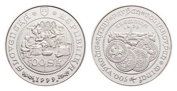 Razba prvých toliarových mincí v Kremnici – 500. výročiePamätná strieborná minca v nominálnej hodnote 500 Sk
Rýchly rozvoj obchodu, potreba mincí vyšších hodnôt a súčasný nedostatok zlata vyvolali koncom 15. storočia snahu doplniť alebo nahradiť zlaté mince ťažšími striebornými. Prvými boli benátske líry a milánske testony (1472 – 1474), ďalšími tirolské pfundnery a polguldinery a napokon v roku 1486 guldinery.
Nasledovali guldinery lotrinské (1488) a guldinery švajčiarskych kantónov Bern (1491), Sitten (1498) a Bazilej (1499). V roku 1499 sa k prvým pokusom o zavedenie ťažkej striebornej mince zaradila aj mincovňa v Kremnici. Všetky tieto málopočetné a dnes vzácne razby sú predzvesťou obdobia toliarovej meny.Prvé toliarové mince – guldinery – sa v Kremnici razili za vlády Vladislava II. Jagelovského v rokoch 1499 – 1506. Iniciátorom ich razby bol významný banský a hutnícky podnikateľ, obchodník a finančník, komorský gróf Ján I. Thurzo. Patria k najkrajším minciam svojej doby a reprezentujú bohaté tradície baníctva a pokrokové metódy spracovania drahých kovov na území Slovenska, kde sa v stredoveku produkovala značná časť európskeho zlata, striebra a medi.