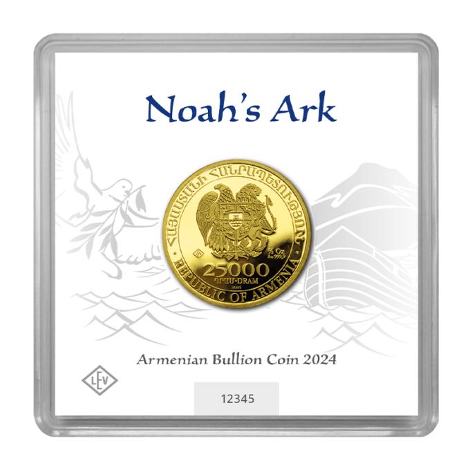 Zlaté a strieborné mince s názvom Noemova archa vydáva Centrálna banka Arménskej republiky. Ako zákonné platidlo v Arménsku výroba podlieha prísnym požiadavkám centrálnej banky: rýdzosť drahého kovu, hmotnosť a kvalita razby mincí sú testované štátom a je za ne ručené.
Zlatá investičná minca je vyrobená z rýdzeho zlata (999,9 / 1000). Na rozdiel od bežných zlatých mincí je investičná minca Noah´s Ark Gold s prekrásnym certifikátom pravosti vrátane postupného číslovania zabalená v bezpečnostnej kapsule, ktorú je možné otvoriť iba zničením. Celkový vzhľad mince a jej obalu vyniká medzi ostatnými investičnými mincami vďaka vysokokvalitnému dokončeniu papiera a jedinečnému dizajnu.
Averz tejto exkluzívnej edície mincí zobrazuje erb Arménskej republiky. Nasleduje nominálna hodnota v arménskom drame, rýdza hmotnosť, čistota, ako aj rok vydania a symbol mincovne.
Motív na zadnej strane mince obsahuje názov lode „Noemova archa“ vyrazený v strede v arménčine a angličtine. V pozadí vychádzajúce slnko stojí za horskou siluetou impozantným pohorím Ararat.
Všetky suroviny použité pri výrobe týchto zlatých a strieborných mincí pochádzajú výlučne od výrobcov, ktorí sú certifikovaní a schválení podľa noriem London Bullion Market Association (LBMA).
Limitovaná razba na 25 000 kusov.