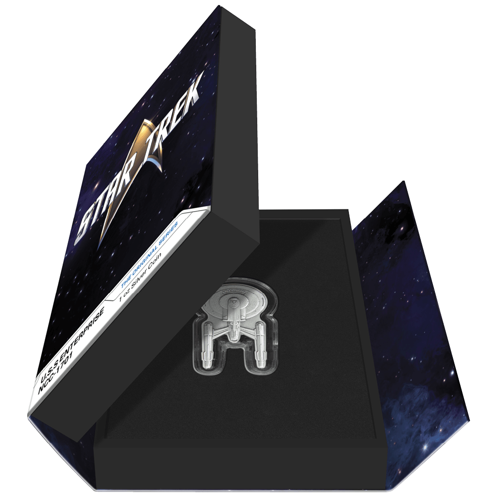 Oficiálne licencovaná strieborná minca replikuje T-65 X-wing Starfighter™, jednu z najznámejších vesmírnych lodí z vesmíru STAR WARS™.
Minca vyrazená novozélandskou mincovňou z troch uncí 99,9 % rýdzeho striebra v antickej povrchovej úprave má tvar ikonickej X-wing Starfighter™. Na zadnej strane je verejná pečať Niue, ako aj rok vydania „2024“ a označenie „TEN DOLLARS“.
T-65 X-wing Starfighter™ je známy svojou všestrannosťou a úlohou v povstaní proti Galaktickej ríši. So svojimi charakteristickými zakrivenými krídlami a silnými zbraňami je X-Wing symbolom odporu a nádeje. Piloti ako Luke Skywalker™ používali tieto rýchle a&nbsp;ľahko manévrovateľné lode, aby smelo vyrazili do boja a bojovali za slobodu galaxie.
Limitovaná strieborná minca v tvare slávnej lode T-65 X-wing Starfighter™ sa dodáva v tematicky zodpovedajúcom origináli. box novozélandskej mincovne vrátane očíslovaného certifikátu pravosti.