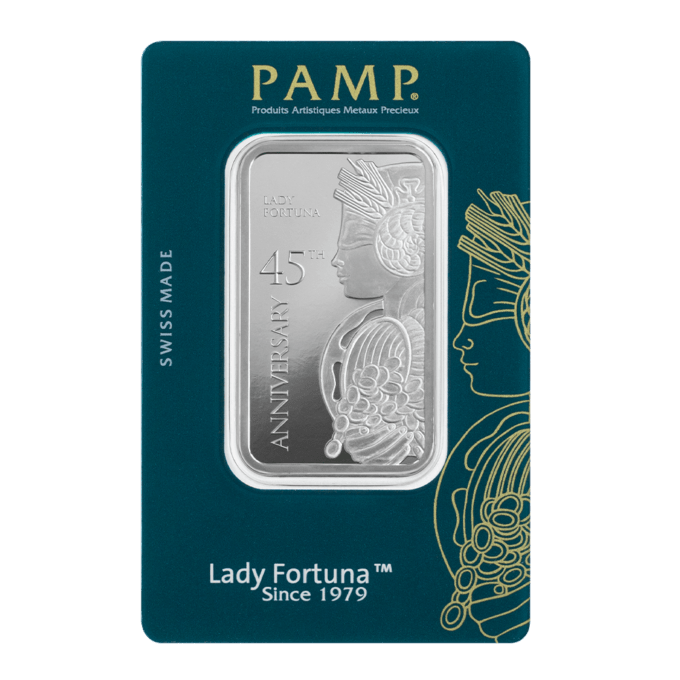 Historicky prvým dekoratívnym motívom, ktorý ozdobil zlatú tehličku (1979), je výrazný dizajn "Lady Fortuna" od PAMP po celom svete známy ako záruka kvality a autentickosti.
Na oslavu 45 rokov Fortuny je táto špeciálne navrhnutá a individuálne serializovaná zlatá tehlička obmedzená na razbu 4 500 kusov, čo je skutočne špeciálny zberateľský kúsok.
Motív "Lady Fortuna" alias rímska bohyňa prosperity znázornená so všetkými svojimi mýtickými atribútmi: snopy pšenice, vlčie maky, roh hojnosti, vzácne mince a koleso šťastia.
Každá tehlička je  akreditovaná Švajčiarskym federálnym úradom, je individuálne zaregistrovaná a zapečatená v ochrannom obale CertiPAMP™ s integrovaným oficiálnym certifikátom skúšky, ktorý zaručuje rýdzosť obsahu ako aj hmotnosť drahého kovu pričom je produkt chránený odnímateľnou fóliou.