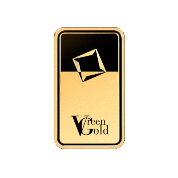 Valcambi Green Gold je produkt z prémiovej kvality zlata, ktorého pôvod je plne zdokumentovaný a nezávisle overený. Valcambi Green Gold pochádza z baní, ktoré dodržiavajú najvyššie štandardy starostlivosti o životné prostredie, zdravie, bezpečnosť ako aj ľudské práva svojej pracovnej sily.
Manipulácia a spracovanie zeleného zlata spoločnosťou Valcambi je v závode úplne oddelená od ostatnej produkcie už od príchodu, rafináciu, cez proces kontinuálneho odlievania s použitím vyhradených téglikov až po výrobu liatych a razených výrobkov.
Kedykoľvek uvidíte túto značku na produkte spoločnosti, budete vedieť, že bol vyrobený spoločnosťou Valcambi, ktorá dodržiava najprísnejšie zásady ochrany životného prostredia a ľudských práv.
Valcambi garantuje tie najvyššie štandardy pre "Valcambi Green Gold".