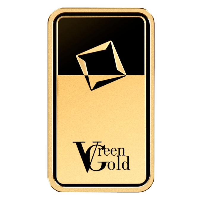 Valcambi Green Gold je produkt z prémiovej kvality zlata, ktorého pôvod je plne zdokumentovaný a nezávisle overený. Valcambi Green Gold pochádza z baní, ktoré dodržiavajú najvyššie štandardy starostlivosti o životné prostredie, zdravie, bezpečnosť ako aj ľudské práva svojej pracovnej sily.
Manipulácia a spracovanie zeleného zlata spoločnosťou Valcambi je v závode úplne oddelená od ostatnej produkcie už od príchodu, rafináciu, cez proces kontinuálneho odlievania s použitím vyhradených téglikov až po výrobu liatych a razených výrobkov.
Kedykoľvek uvidíte túto značku na produkte spoločnosti, budete vedieť, že bol vyrobený spoločnosťou Valcambi, ktorá dodržiava najprísnejšie zásady ochrany životného prostredia a ľudských práv.
Valcambi garantuje tie najvyššie štandardy pre "Valcambi Green Gold".