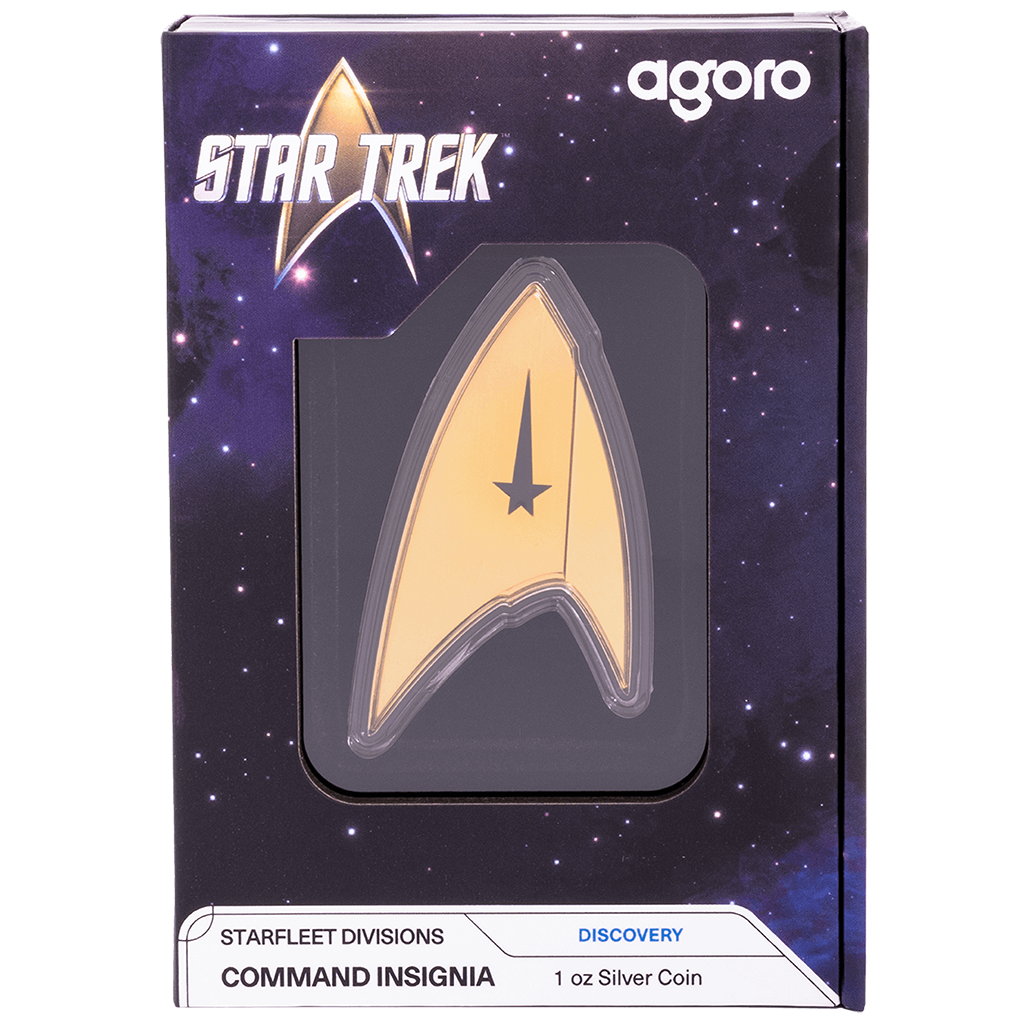 Prvé vydanie novej série STAR TREK™ - Divízie Hviezdnej flotily od novozélandskej mincovne je venované veliteľským insígniám. Pozlátená minca, razený z jednej unce 99,9 % striebra v kvalite proof, zobrazuje asymetrický emblém v tvare šípu, ktorý používa Hviezdna flotila. Rubová strana zobrazuje erb Niue, rok vydania „2024“ a nominálnu hodnotu „TWO DOLLARS“.
Táto značka sa používala na všetkých emblémoch Hviezdnej flotily a objavovala sa na trupoch vesmírnych lodí, zariadeniach, uniformách a vybavení vrátane skrutiek a skrutkovačov. Limitovaná strieborná minca STAR TREK™ Command Insignia v kvalite proof je dodávaná v tematicky zladenej originálnej krabičke od Novozélandskej mincovne vrátane certifikátu pravosti.