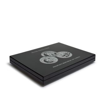 Čierna prezentačná etue VOLTERRA UNO de Luxe na 20 mincí Panda 1 Oz v kapsuliach, rozmery 305 x 245 x 30 mm, výrobca Leuchtturm.