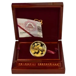 64306-panda_2025_gold_coin_100g_3-webp Zlatá investičná minca Panda 100 g, rýdzosť zlata 999,9/1000, ročník 2025. Motív pandy sa každý rok mení.