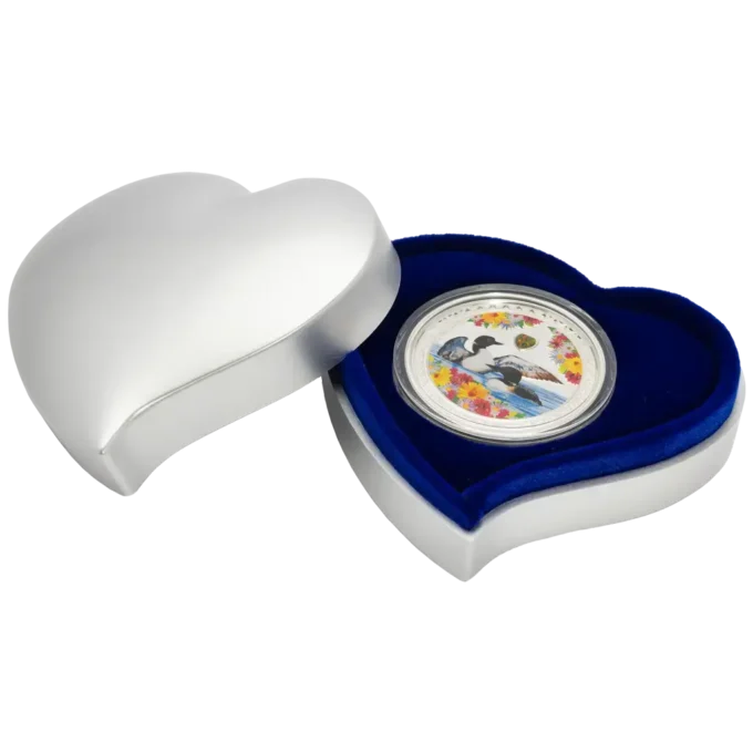 49634-love-is-precious_2026_silver_coin_1oz_4-webp Láska je vzácna – Potáplica. 13. emisia série Láska je vzácna od Novozélandskej mincovne je, rovnako ako všetky emisie tejto série, venovaná.